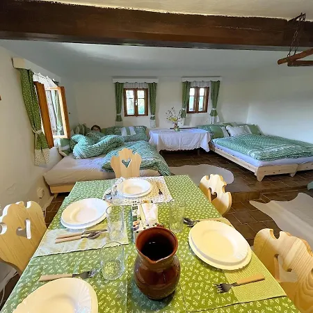 Stylová Roubenka U Svatého Huberta V Podkrkonoší *