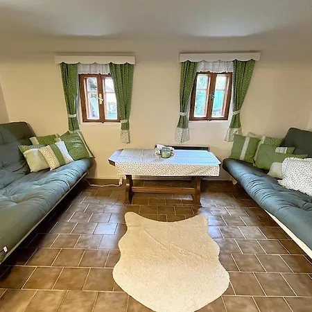 Casa de Férias Stylová Roubenka U Svatého Huberta V Podkrkonoší Benesov u Semil