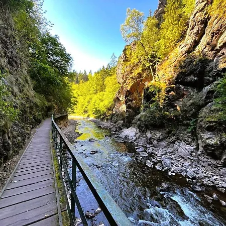 Stylová Roubenka U Svatého Huberta V Podkrkonoší *